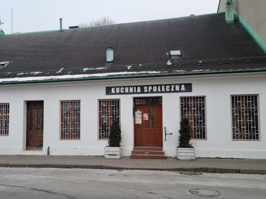 Siedziba i dane kontaktowe Towarzystwa Pomocy im. Św. Brata Alberta w Bielsku-Białej przy ulicy Legionów. KUCHANIA SPOŁECZNA Wejście do siedziby Towarzystwa Pomocy im. Św. Brata Alberta w Bielsku-Białej przy ulicy Legionów 16.