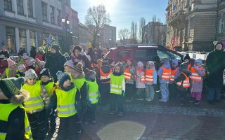 Pochód Kolędników w Bielsku-Białej – dzieci i młodzież podczas wspólnego kolędowania